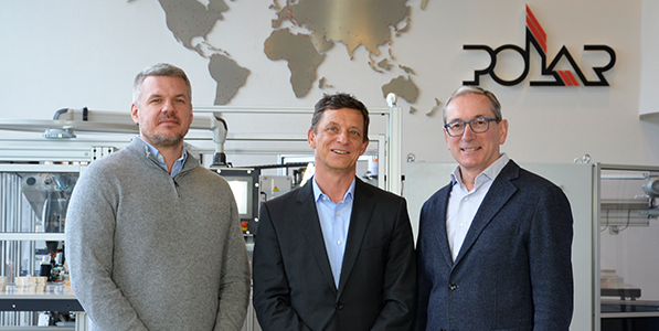Thomas Raab (middle), CEO, together with the investors.